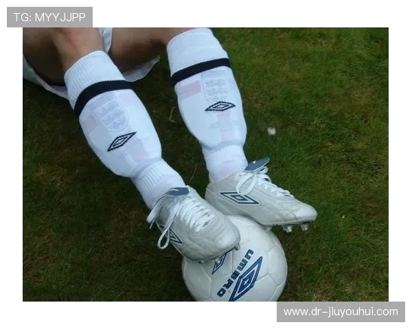踢足球必备装备护腿套选择指南及使用技巧分析
